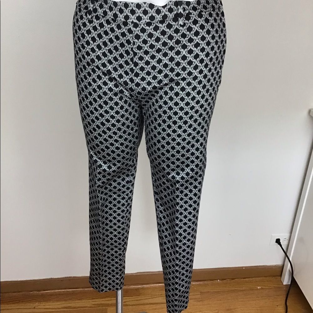 H&M black and white print capris size 12.